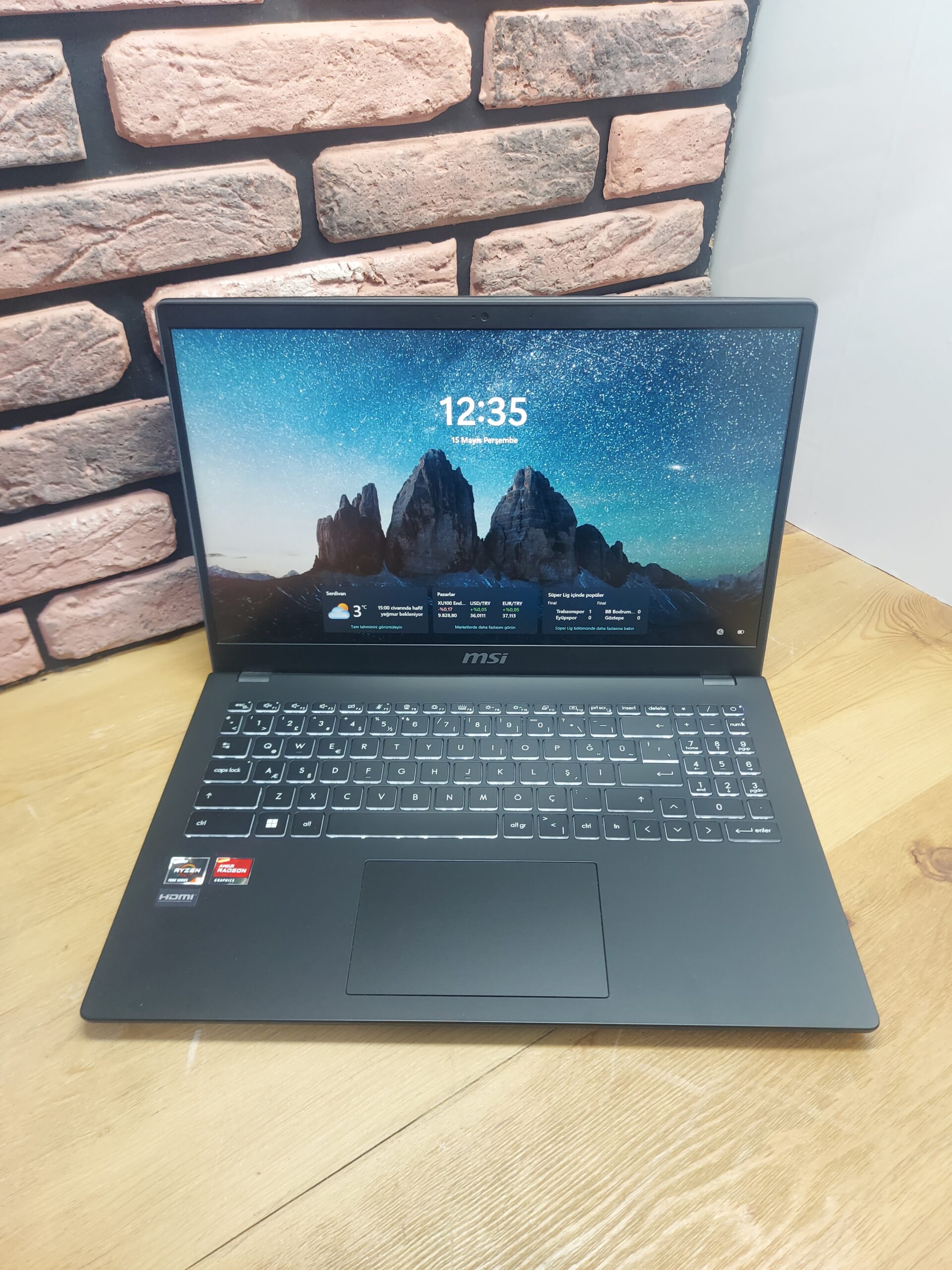 MSI Modern 15 Laptop