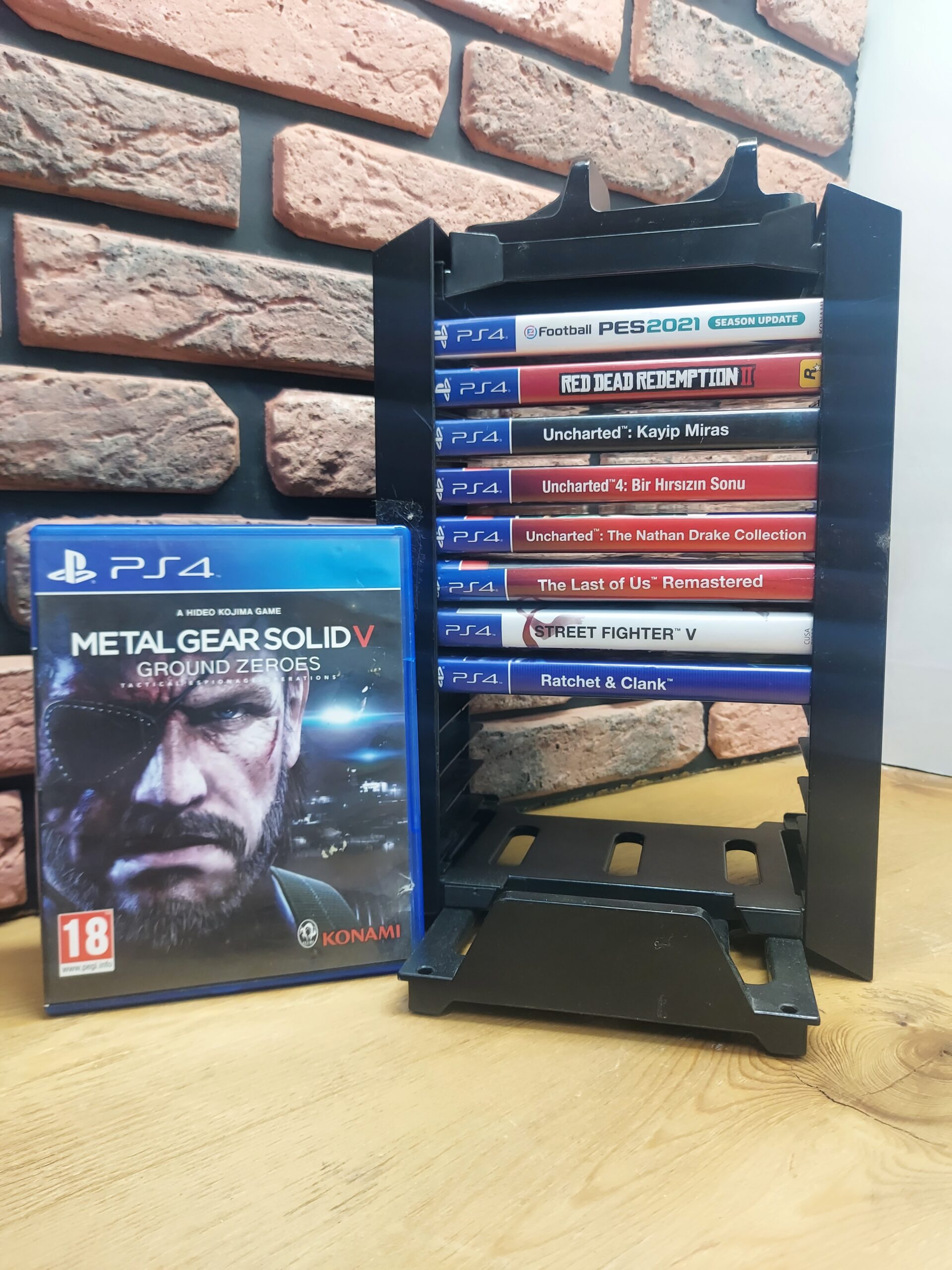Metal Gear Soliv 5 Playstation  4 Oyunu